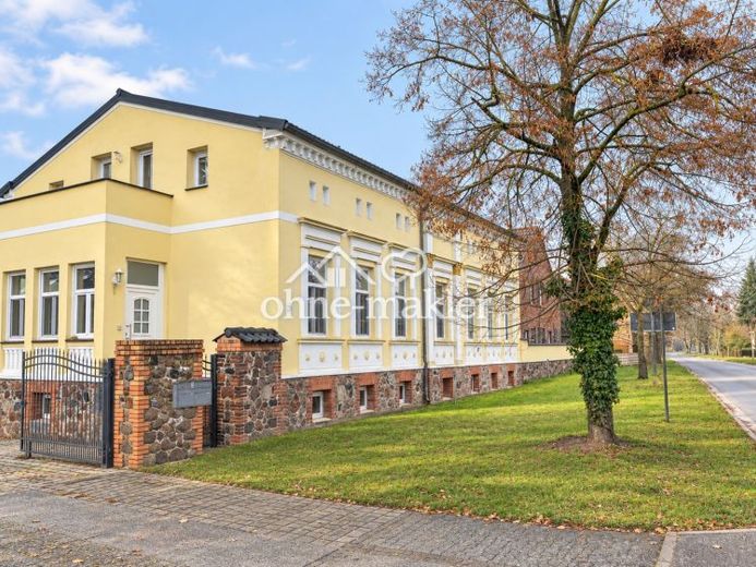 2,5-кімнатна квартира на високому першому поверсі з каміном у чотиристоронньому дворі – Фотографія 1