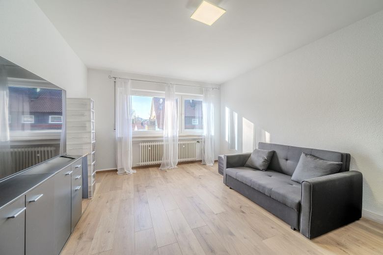 Sanierte 3-Zimmer-Wohnung mit großem Balkon & Einbauküche in Oberstenfeld – Wohnen