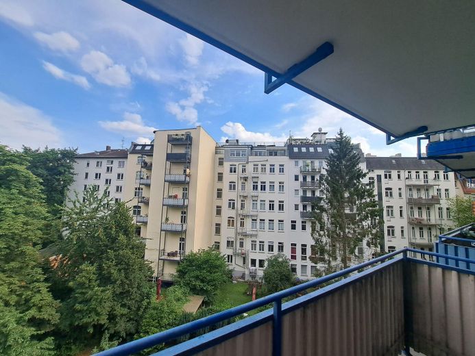 Appartamento di 2 locali con balcone esposto a sud-est nel Vorderen Westen vicino a Bebelplatz – Blick vom Balkon