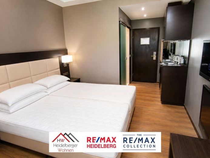 Hotel atmosphere: fully equipped furnished former hotel room for rent in Karlsruhe. – Photo 1