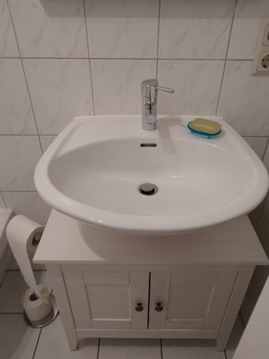 Vermietete 2-Zimmer-Wohnung mit Südbalkon & TG-Stellplatz in Top-Lage (Bj. 2001) – Bad