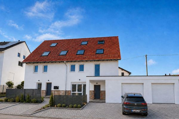 Exclusive fully renovated apartment with garden access