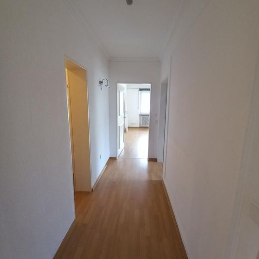 Flur mit Blick ins Wohnzimmer