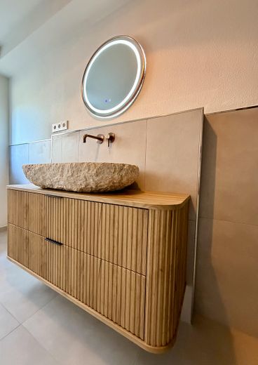 منزل شبه منفصل مُجدّد بحديقة – 100 م² مساحة سكنية، مرآب في تسيرندورف – Designerbad im EG
