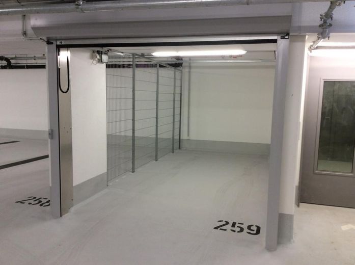 Abschließbare Garagenbox 5,80m Länge, Stellplatz in TG, Stromanschluss! – rundherum abgeschlossen
