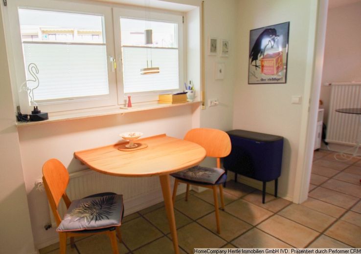 Spacieuse maisonnette au design loft très lumineux et ouvert, avec grand balcon ainsi qu’un mobilier vintage élégant, pour 3 à 12 mois à proximité immédiate du Lorettoberg, dans le quartier de Wiehre à Fribourg – 90091c8d970219e4da823bb4b8ebd8b7815d2a7d.jpg