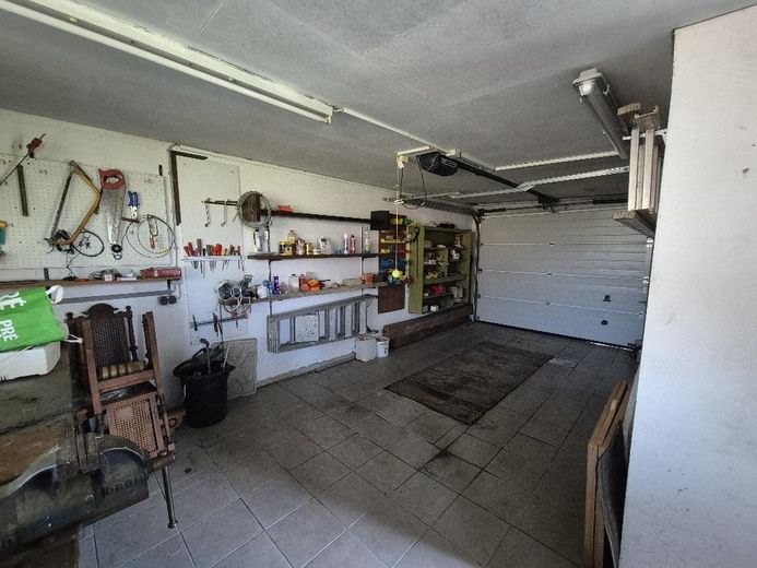 Gepflegtes Haus mit Traumgarten sucht neue Bewohner – Garage