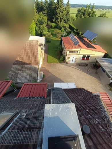 Viel Platz in Güstrow 190 m², großes Grundstück, Pool & Werkstatt – Blick vom Dach auf das Grundst
