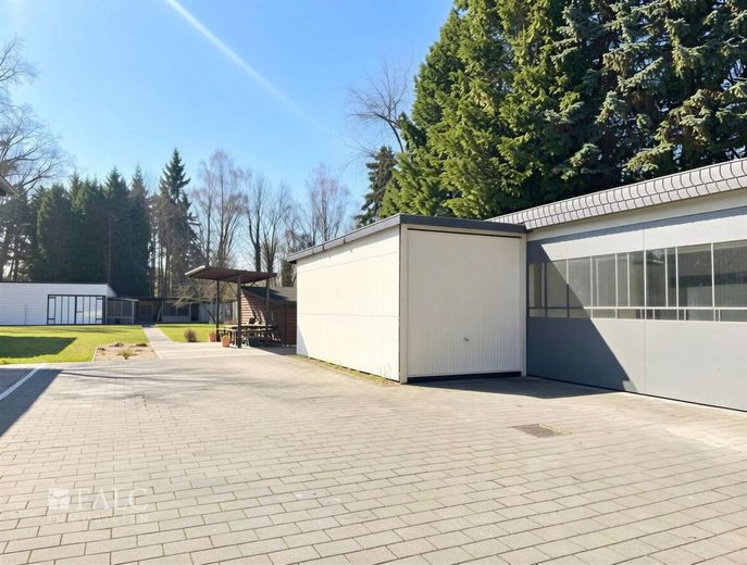 Maximale Privatsphäre auf 2.649 m² - Ihr Rückzugsort am Feldrand in Hamm-Westtünnen – Garage, Werkstatt- (KI generiert)
