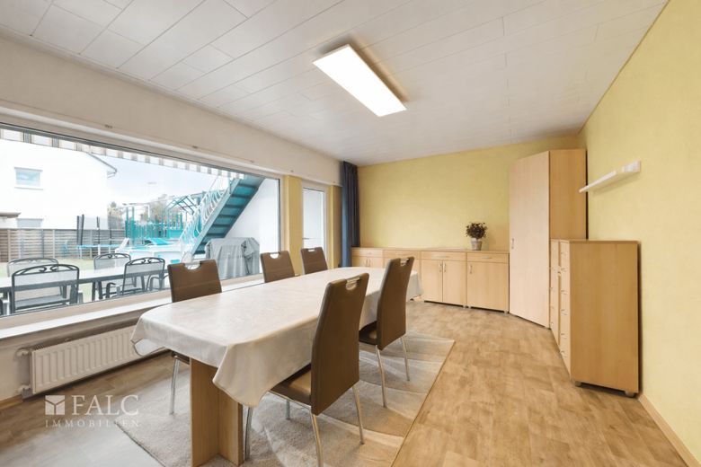 Großzügiges Einfamilienhaus mit Garten, Pool und flexiblen Nutzungsmöglichkeiten in ruhiger Wohnlage – Esszimmer Erdgeschoss
