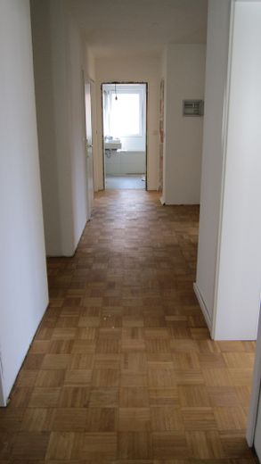 Zentrale ruhige 4,5-Zimmer-Wohnung mit großem Balkon 1. OG in Herrenberg Ziegelfeld von privat – Flur