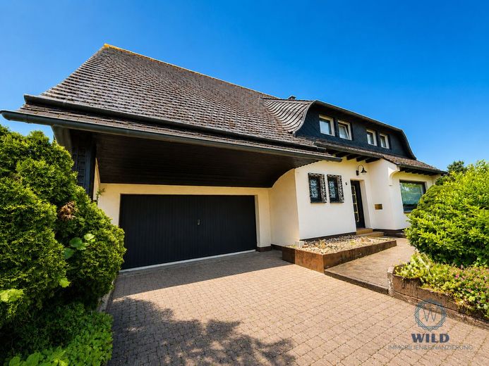 Großzügiges Einfamilienhaus mit Studio, Loggia &amp; Terrasse in Heusweiler – Titel