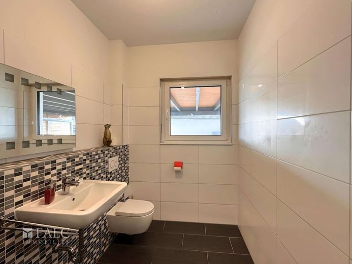 ***Exklusives Einfamilienhaus mit gehobener Ausstattung*** – Gäste WC