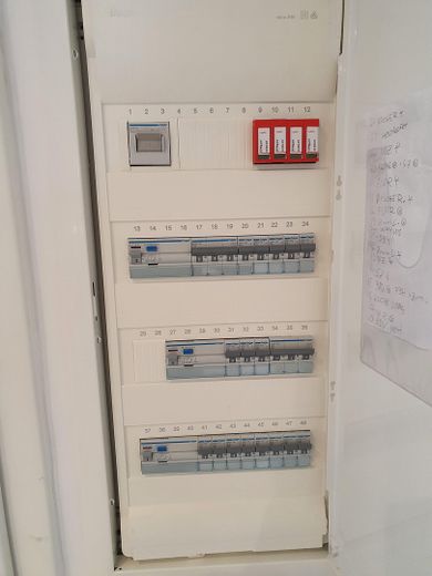2-Zimmer/EBK/Bad/Balkon/Keller (fast) Erstbezug nach hochwertiger Sanierung direkt vom Eigentümer – Unterverteiler Strom
