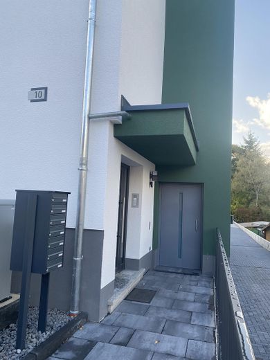 Barrierefreie 2-Zimmer Wohnung mit Aufzug (KfW 55) – Haus Vorderseite