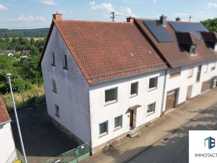 Einfamilienhaus vollunterkellert - mit Innenhof, Garten und viel Raum für eigene Ideen – फोटो 1