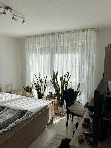 Senza provvigione! Luminoso appartamento di 2 locali, ben distribuito, nel centro di Schlebusch, in un bel complesso! – Ansicht vom Schlafzimmer