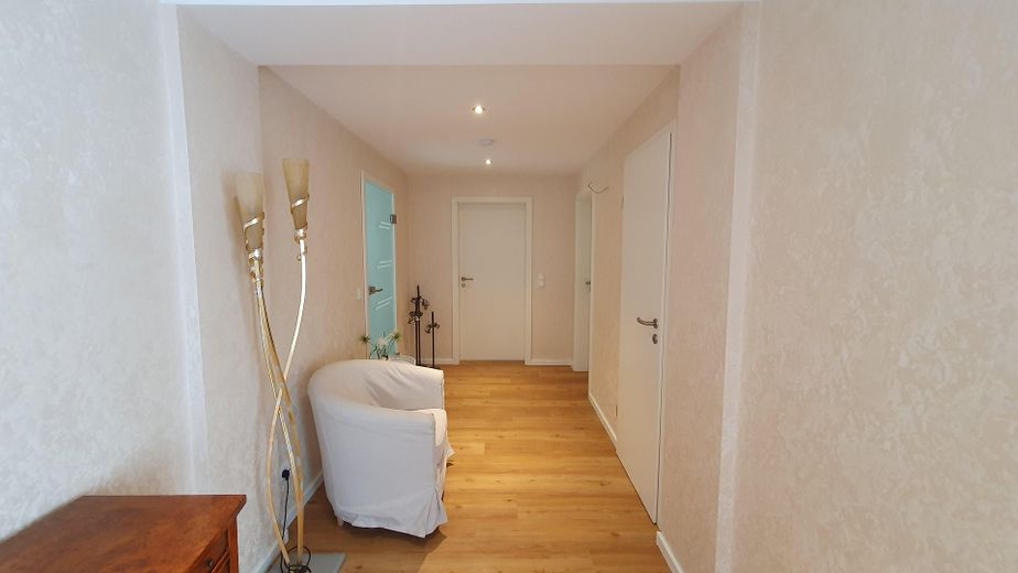 Detached house with granny apartment, pool and large garden in Remscheid Süd – Einliegerwohnung Flur 1