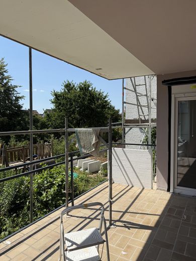 Blick vom Balkon in den Garten