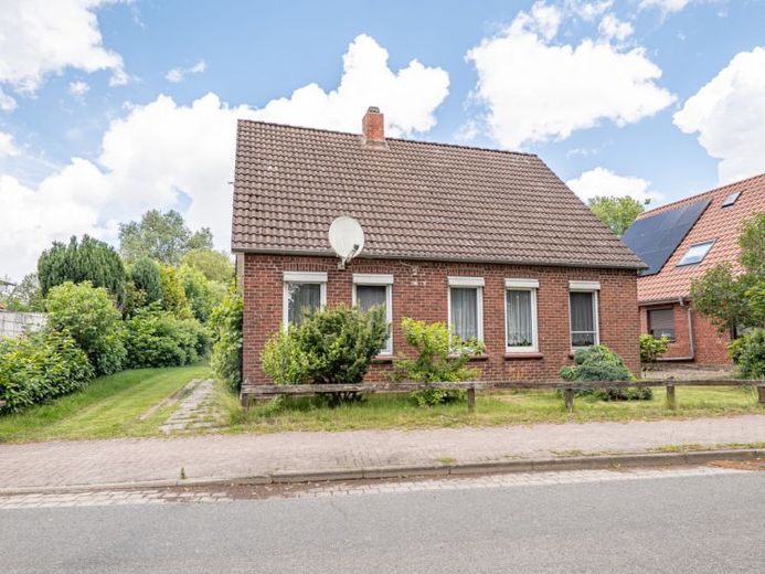 Ländlich wohnen mit viel Platz – Einfamilienhaus mit großem Grundstück in Kehdingbruch – Foto 1