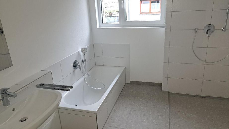 NEUBAU am Freibad - Wallbox Fahrradgarage Topausstattung – EG/OG/DG Hauptbad