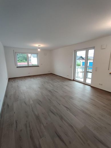 3-Zimmer-Erdgeschosswohnung mit eigenem Garten – Modernes Wohnen mit viel Freiraum in Steinheim – Wohn-/Esszimmer