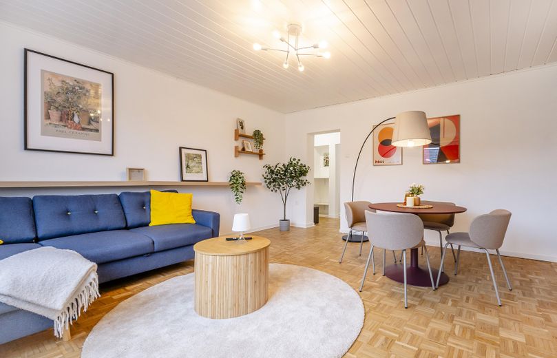 Attraktives Apartment in Oberhausen – zentrale Lage mit vielseitigem Vermietungspotenzial – Wohnzimmer