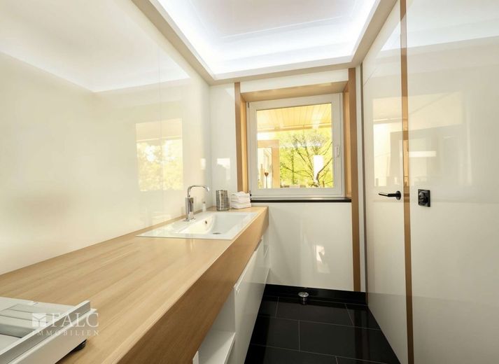 Exklusives Anwesen mit Wohnhaus, Büroflächen und Gewerbehalle auf weitläufigem Grundstück – Kunden-WC