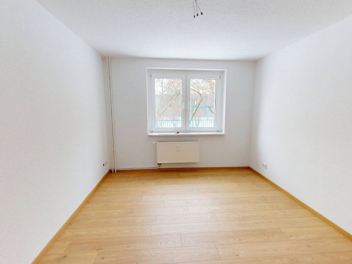 Plenty of Space and Natural Light: Large 3-Room Apartment with Bathtub – Ansicht I: Schlafzimmer I