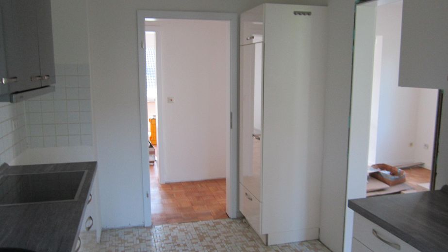 Zentrale ruhige 4,5-Zimmer-Wohnung mit großem Balkon 1. OG in Herrenberg Ziegelfeld von privat – Küche