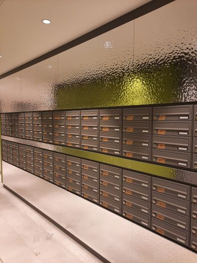 Modernes Apartment im Neubau im Gallusviertel, Monatsweise – Briefkastenanlage