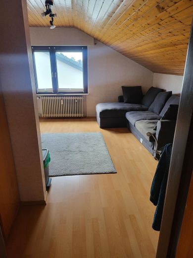 Gepflegtes 3-Familienhaus in Freiberg am Neckar – DG Wohnzimmer