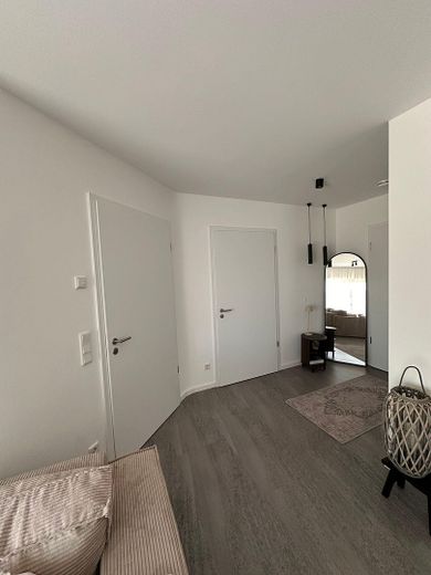 Moderne Neubau-Wohnung mit Einbauküche, Loggia + Terrasse! – Foto 13