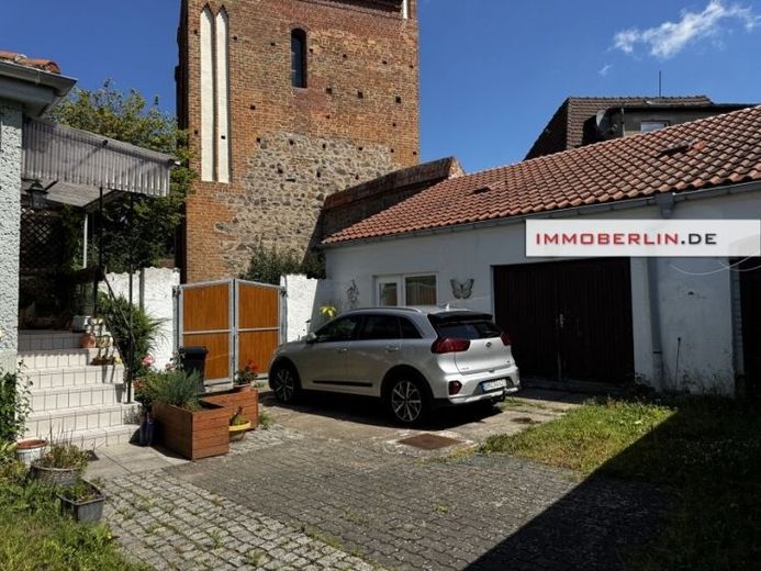IMMOBERLIN.DE - Very charming apartment with outbuilding in a family-friendly location – Photo 1