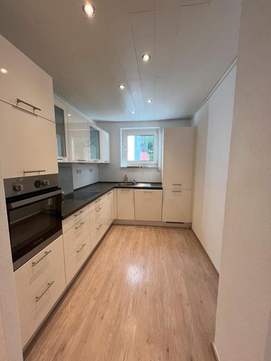 Bad Homburg'da komisyonsuz, ankastre mutfak ve balkon dahil aydınlık 3 odalı daire – sahibinden – Küche