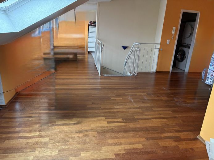 3 Zimmerwohnung mit 3 Tiefgaragenplätzen und 4 Balkonen – Wohnzimmer
