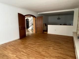 Casa progettata da un architetto a mezza collina – Wohn-/Esszimmer