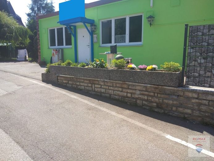 Attraktive Wohnung mit großem Garten,
Garage mit verpachteter Gaststätte 
inklusive genehmigtem Biergarten – Gaststätte (2)