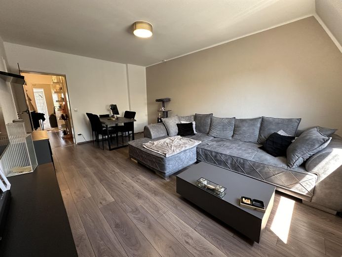 Appartamento con 2 locali nel cuore della città – Wohnzimmer