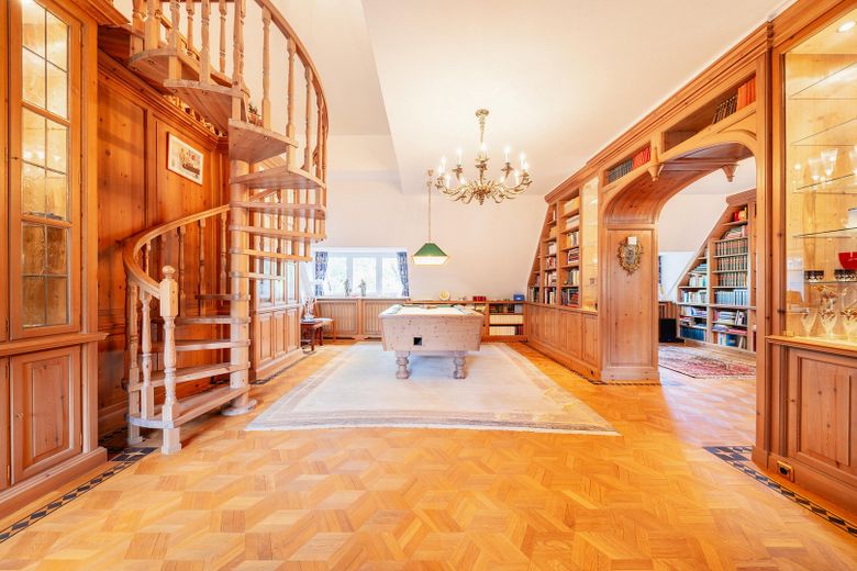 Exkl. Anwesen, Family-Office oder Pferdehof nur 64 km von Hamburg - max. bis 30 ha Eigenland möglich – Bibliothek Haupthaus