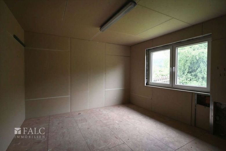 Machen Sie was daraus! EFH wartet auf "Renovierung" – OG-Schlafzimmer 2- (KI generiert)