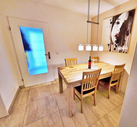 DA PRIVATO!! Casa a schiera centrale adatta alle famiglie con giardino e 2 posti auto ad Ahrensburg – Essbereich