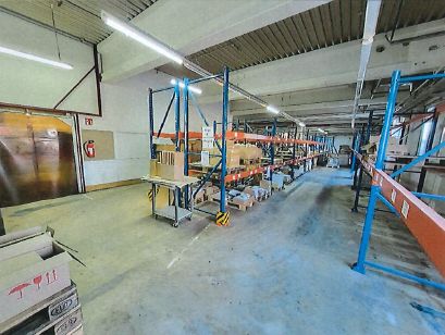 Provisievrij solitair object op toplocatie! Kantoorruimte, productie en veel buitenruimte aan de A1! – Produktionshalle