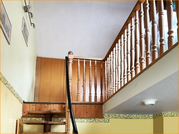 Zimmer mit Zugang zum Dachboden