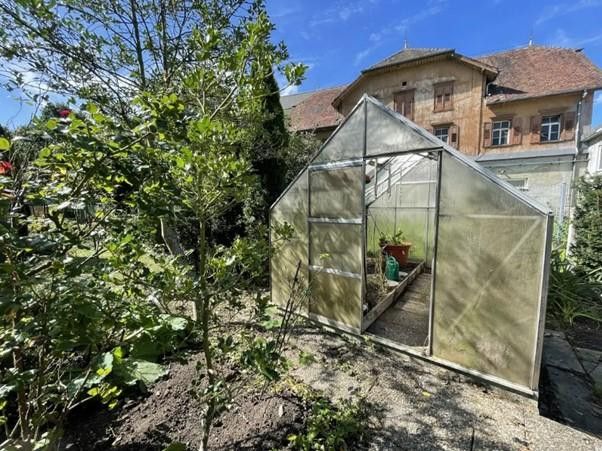 Stijlvol gemeubileerd terrasappartement met 1,5 kamer en inbouwkeuken – Garten
