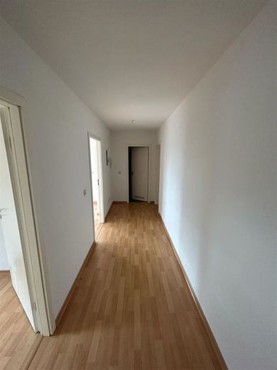 Großzügige DG 2-Zimmer mit Laminat, EBK, Balkon und Wannenbad! – photo-2023-10-05-16-18-29~01