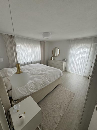 Lichtdurchflutete 3,5 Zimmerwohnung in Ehningen – Foto 3