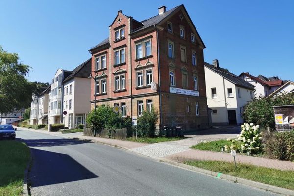 Wohnanlage mit Werkstatt + 3 Carports auf 1.035 m² Wohn-Nutzfläche und 1.743 m² Grundstück in Berga