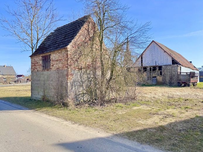 HORN IMMOBILIEN++ Baugrundstück in Rossow bei Pasewalk – Abrissgebäude