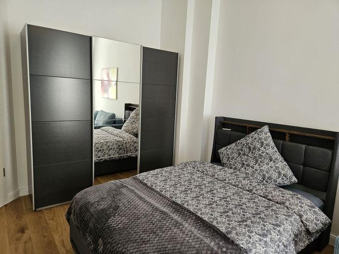 WG-Zimmer möbliert & frisch saniert – 8 Min. zur HTW Uni / Furnished room in a shared apartment – Zimmer 1 / Room 1 